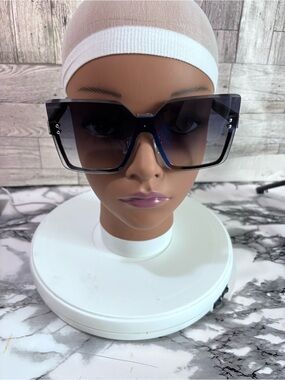 Chic Oversized Square Sunglasses - Black Gradient